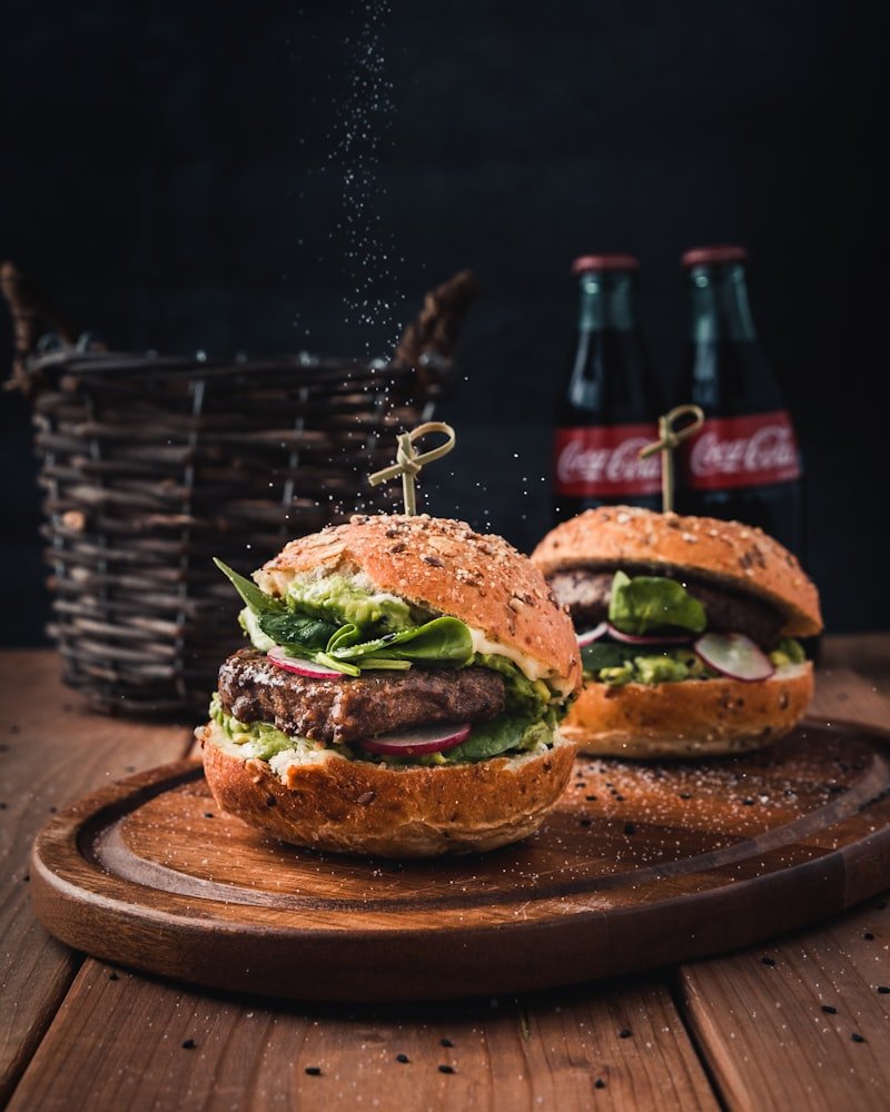 Mostarda Rebelde: burger com queijo gouda, rúcula e molho mostarda e mel