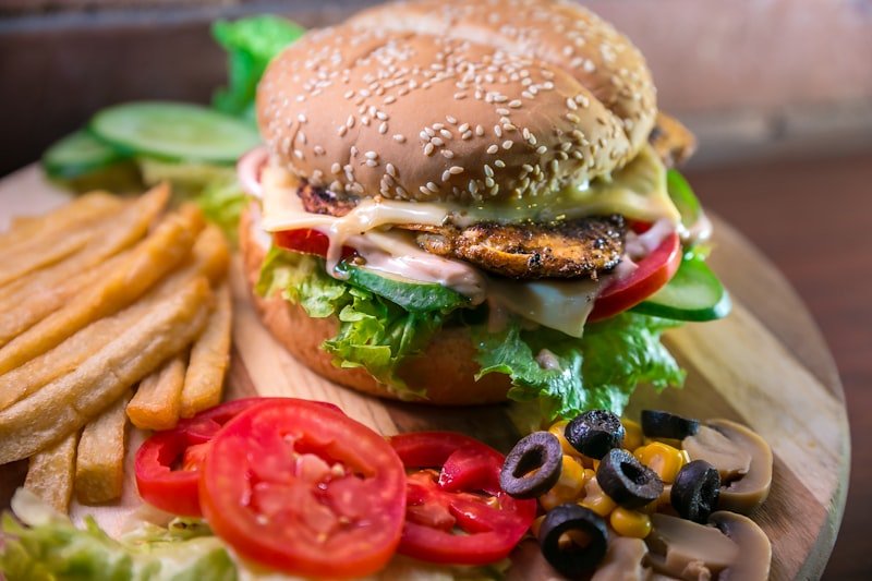 Brasa Vegana: blend de grão-de-bico e cogumelos grelhados